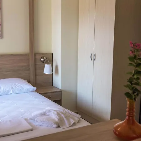 Plumi Apartman Hriszí Aktí Haniá
